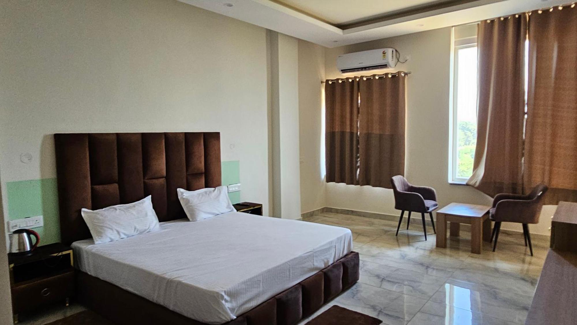 Govind Sagar View Hotel & Restaurant Bilaspur  ภายนอก รูปภาพ